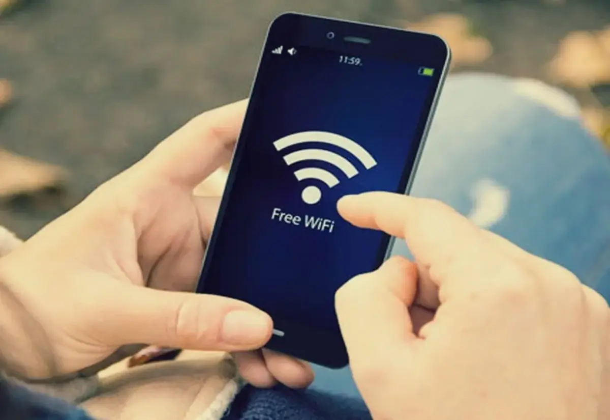 Do not endanger your Smartphone with public WiFi