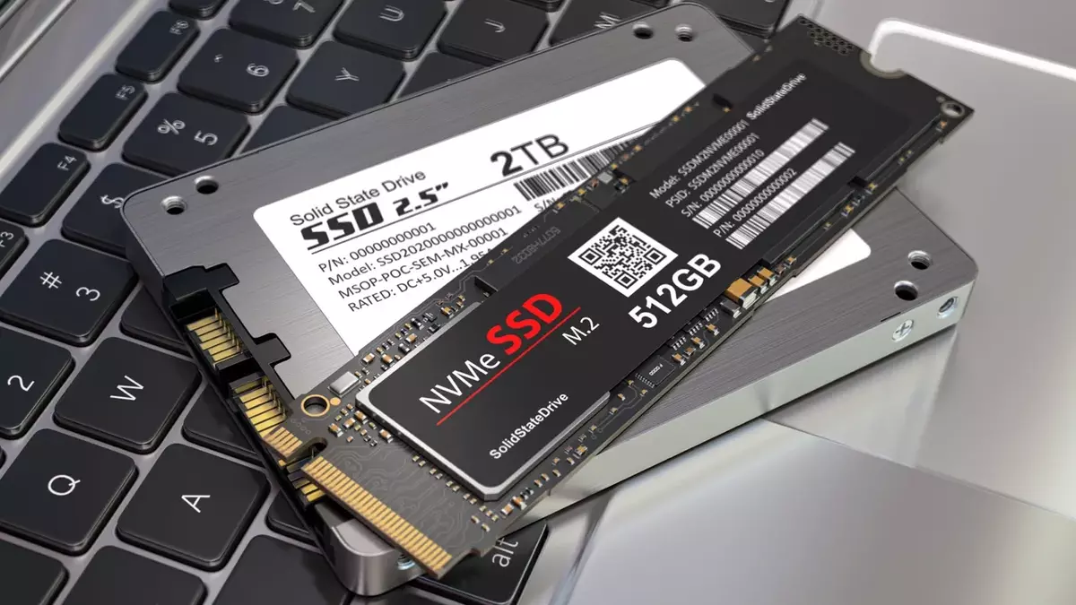 How to choose between a HDD and SSD capacity features.