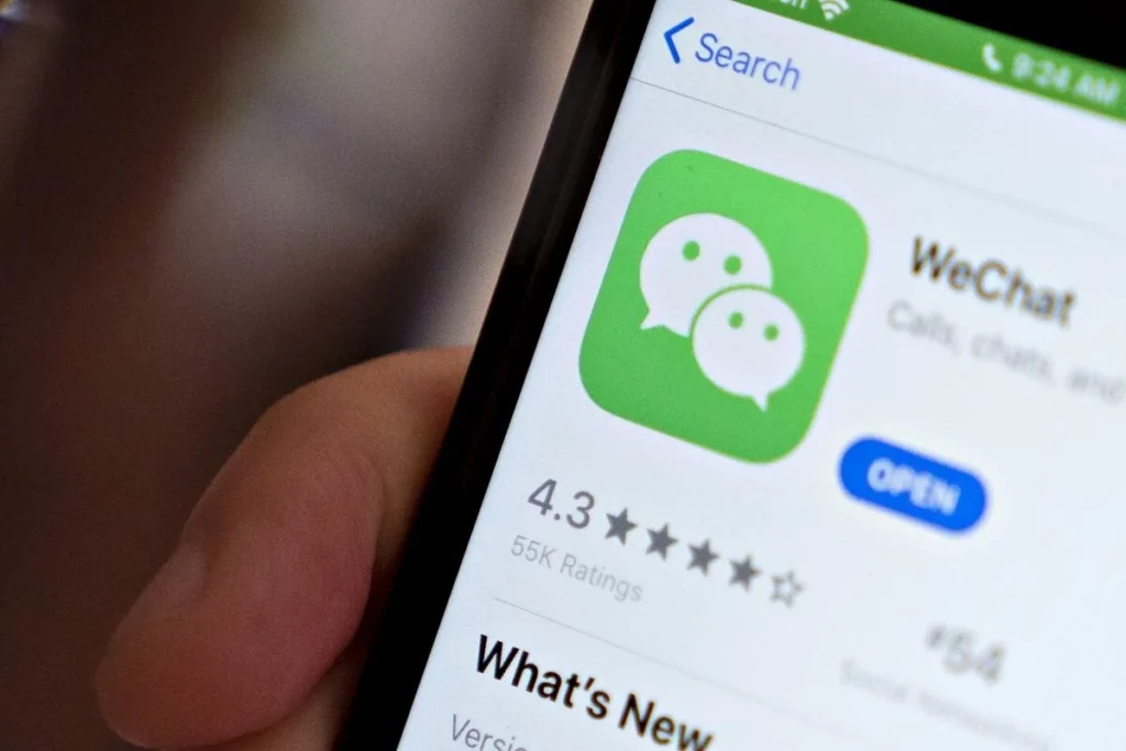 Apple banning WeChat may jeopardize the company survival in chinese territory