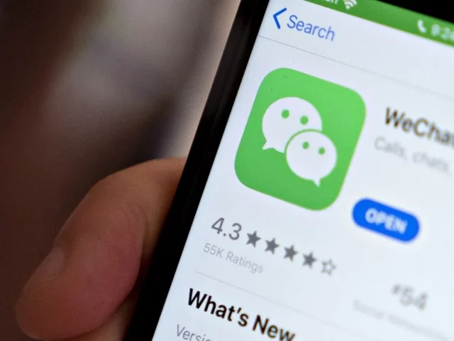 Apple banning WeChat may jeopardize the company survival in chinese territory