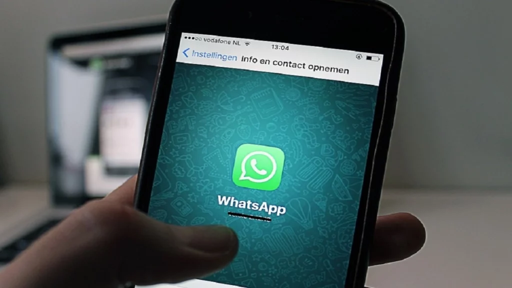 Send a blank message in WhatsApp to know if they read you