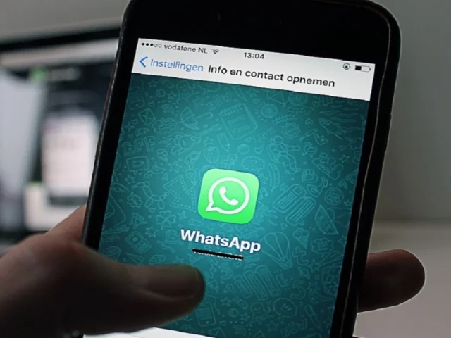 Send a blank message in WhatsApp to know if they read you