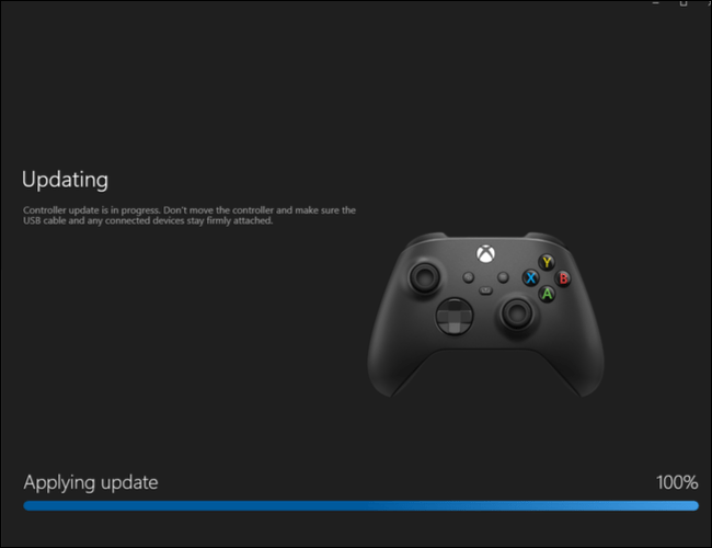 Instalando actualización en mando Xbox.