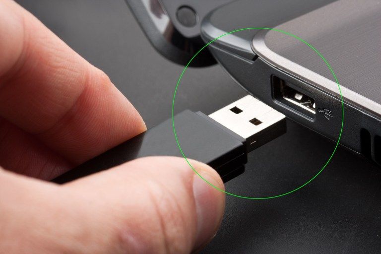 Conectar USB al ordenador.