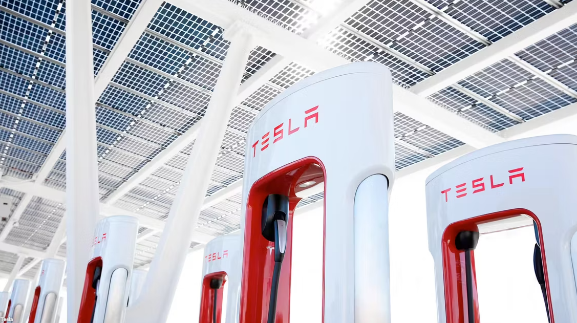 ¿Se puede cargar un coche que no sea Tesla en una estación de carga Tesla?